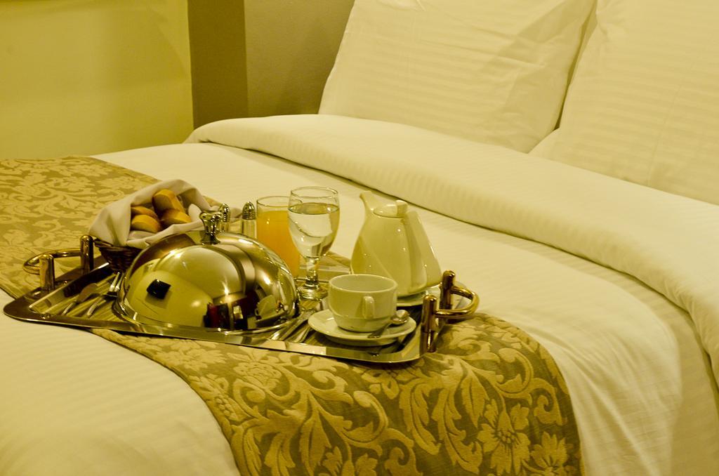 Pghi Hotel Кесон Сити Екстериор снимка