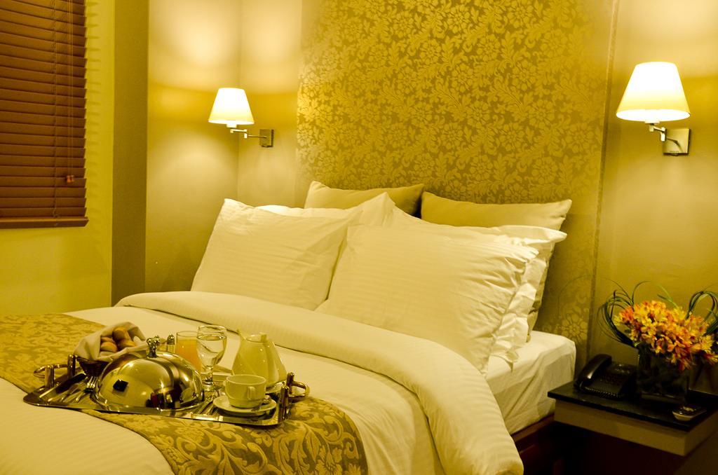 Pghi Hotel Кесон Сити Екстериор снимка