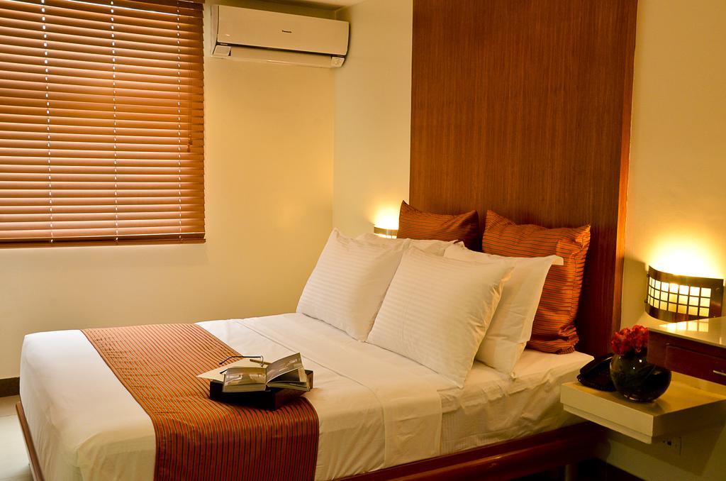 Pghi Hotel Кесон Сити Екстериор снимка