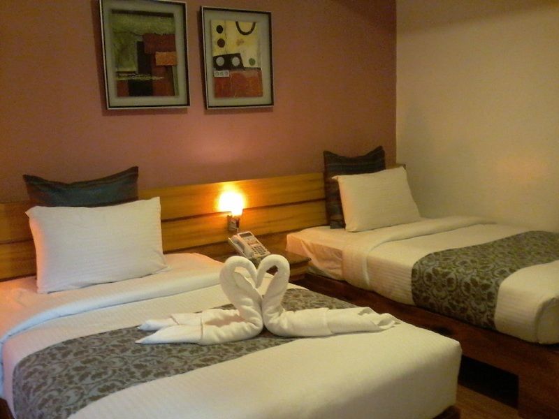 Pghi Hotel Кесон Сити Екстериор снимка