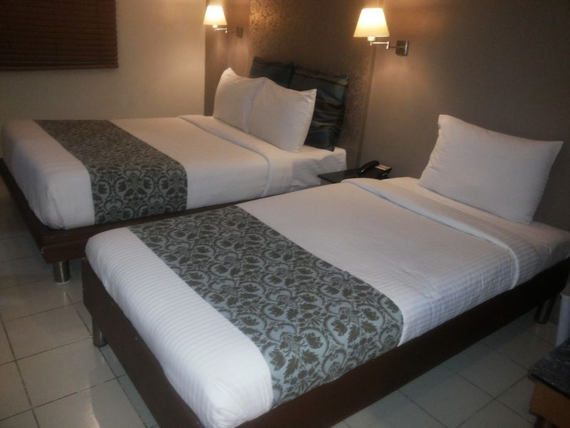 Pghi Hotel Кесон Сити Екстериор снимка