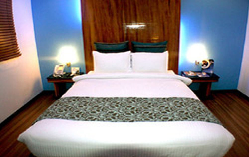 Pghi Hotel Кесон Сити Екстериор снимка