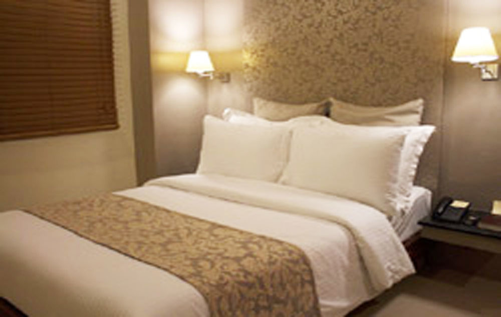 Pghi Hotel Кесон Сити Екстериор снимка