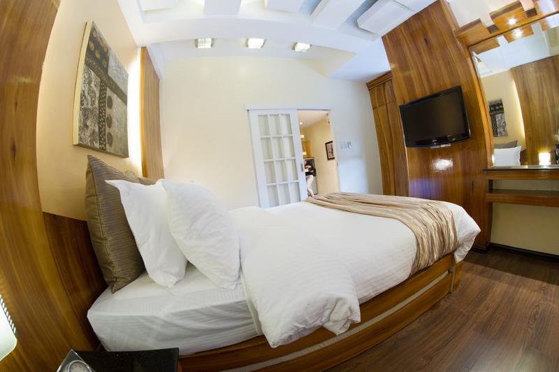 Pghi Hotel Кесон Сити Екстериор снимка