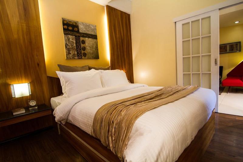 Pghi Hotel Кесон Сити Екстериор снимка