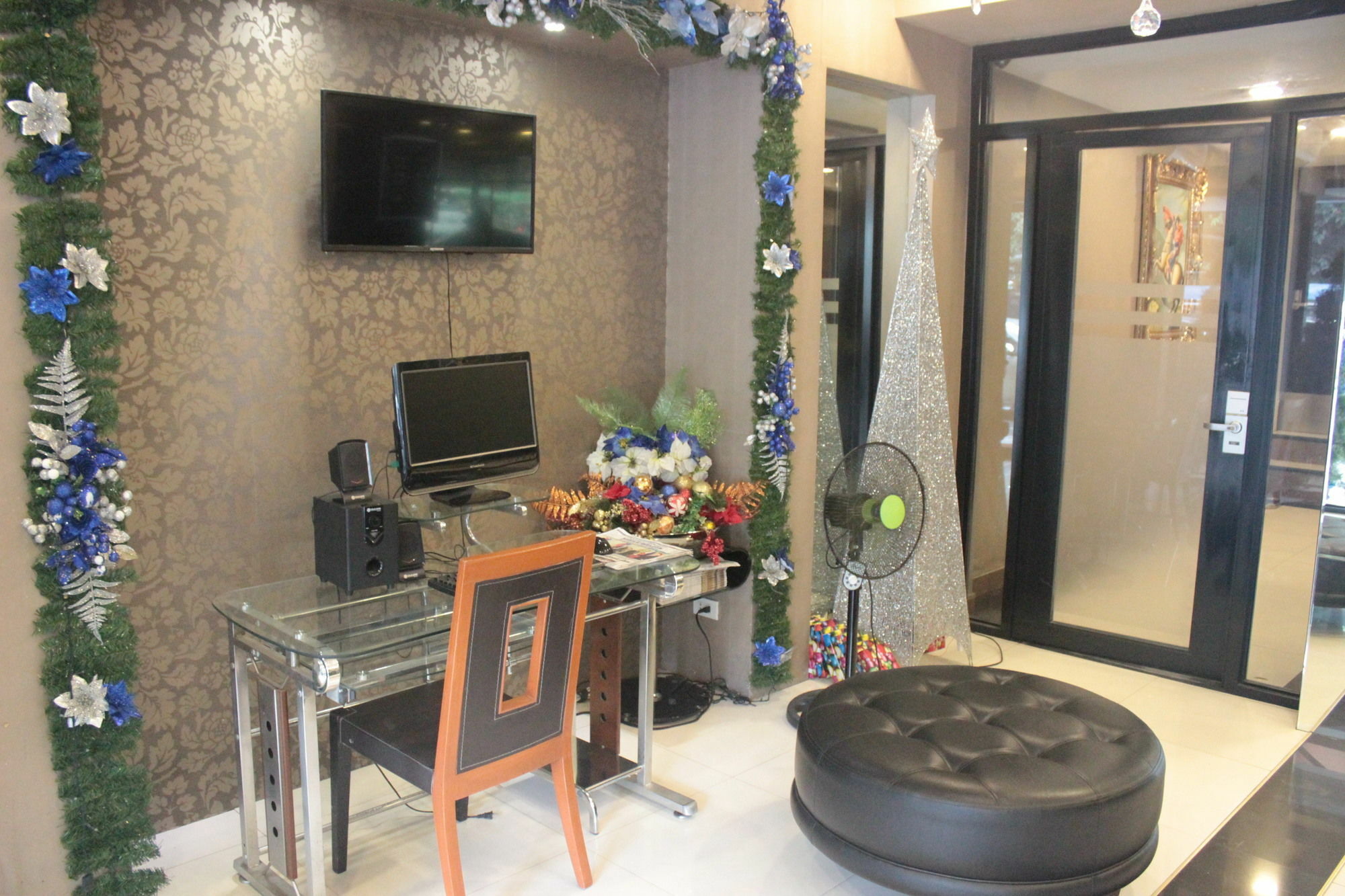 Pghi Hotel Кесон Сити Екстериор снимка